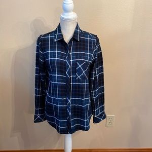 Well Worn Womens Blue White and Silver Plaid Long Sleeves, size small